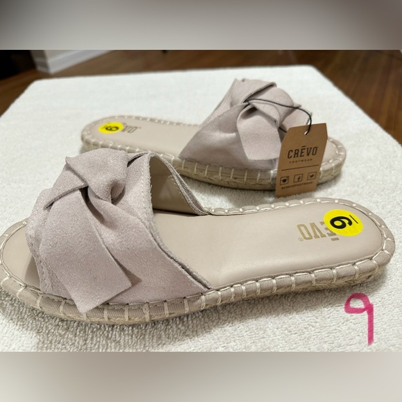 LADIES NUDE COLORED SLIP ONS - Picture 1 of 4